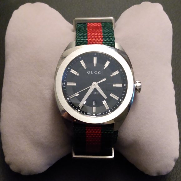 Gucci  (  Black Dial Green and Red Nylon Watch ) - Picture 1 of 8